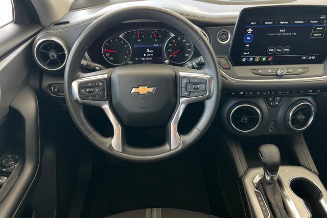 Used 2025 Chevrolet Blazer LT AWD/4WD image 17