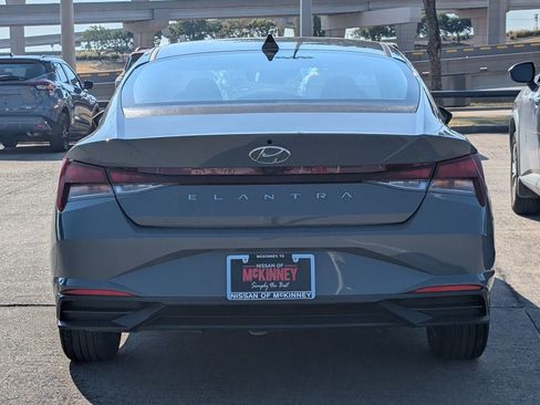 Used 2021 Hyundai Elantra SEL FWD image 5