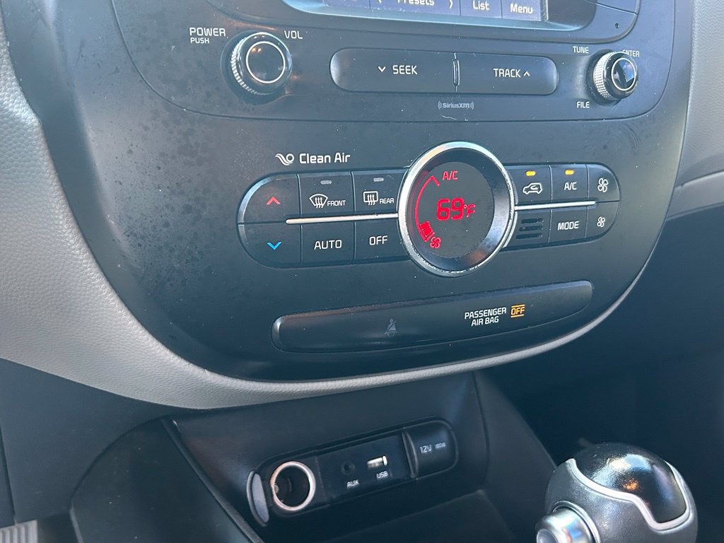 Used 2017 Kia Soul + FWD image 36