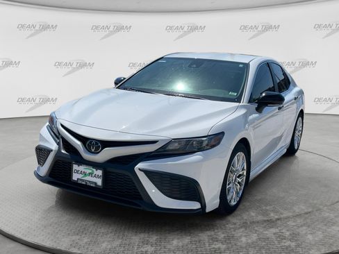 Used 2023 Toyota Camry SE AWD/4WD image 4