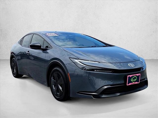Used 2025 Toyota Prius LE FWD image 2