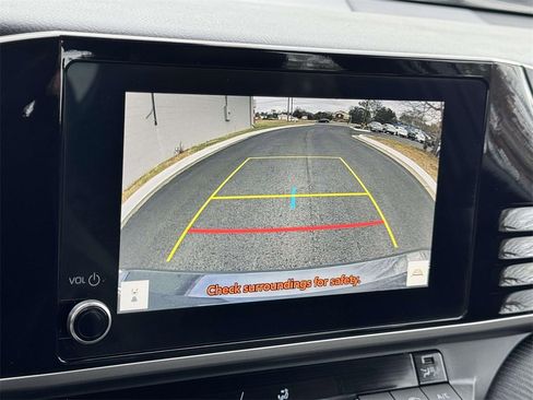 Used 2025 Toyota Camry SE image 4