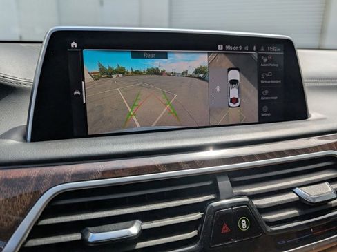 Certified 2022 BMW 750i xDrive w/ Executive Package AWD/4WD image 16