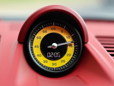 Used 2024 Porsche 911 Carrera w/ Premium Package image 34