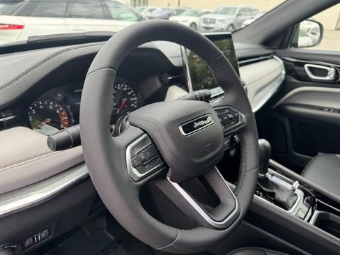 Used 2024 Jeep Compass Limited image 15