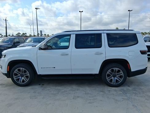 Used 2024 Jeep Wagoneer Series II w/ Flexible Seating Group RWD image 4