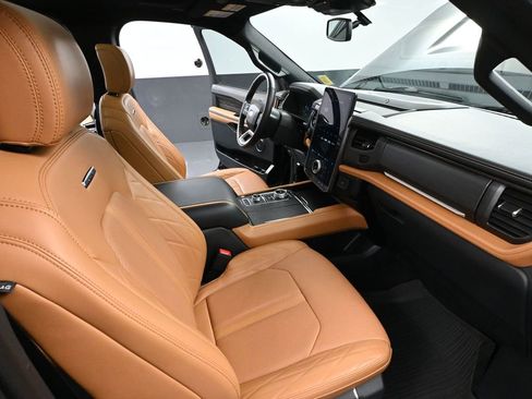 Used 2024 Ford Expedition Platinum image 57