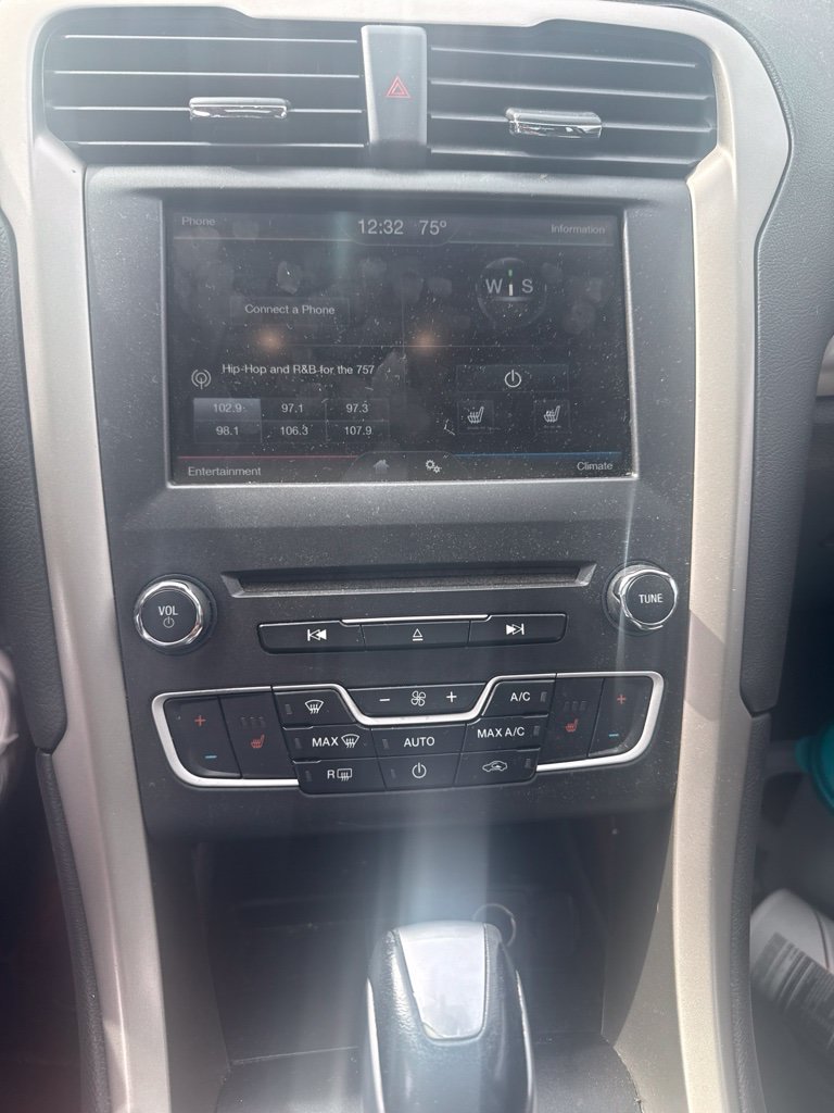 Used 2016 Ford Fusion SE w/ Equipment Group 202A FWD image 5