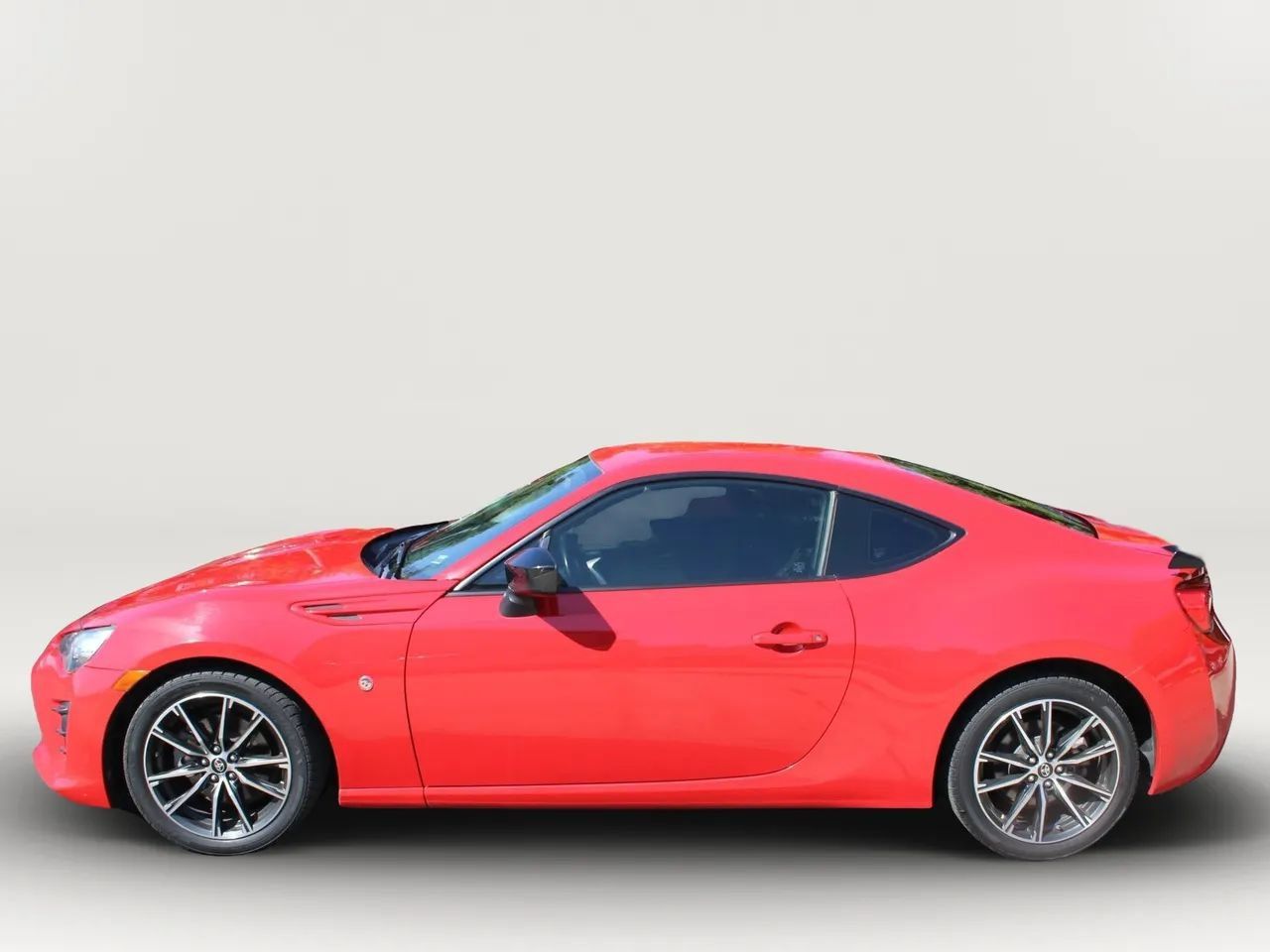 Used 2018 Toyota 86 RWD image 5