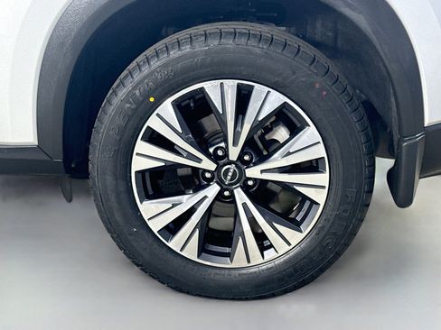 Used 2023 Nissan Rogue SV image 37