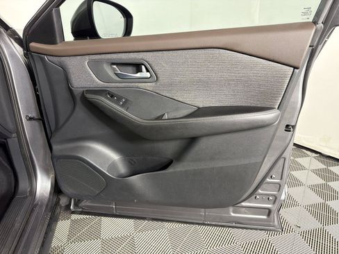 Used 2021 Nissan Rogue SV FWD image 12