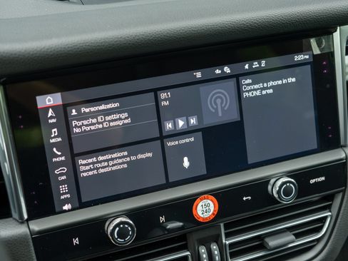 Certified 2025 Porsche Macan S AWD/4WD image 28