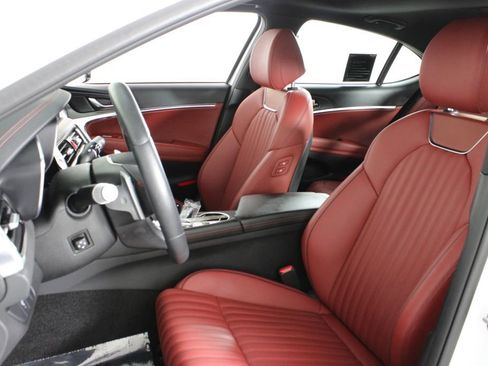 Used 2025 Genesis G70 2.5T w/ Sport Prestige Package image 17