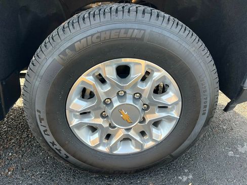 Used 2024 Chevrolet Silverado 2500 LT w/ Z71 Off-Road Package image 21