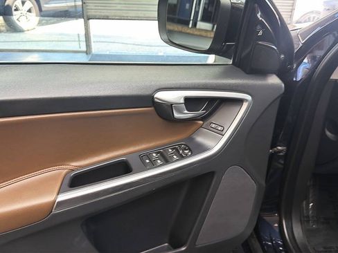 Used 2017 Volvo XC60 T5 Dynamic w/ Advanced Package AWD/4WD image 5