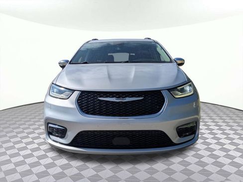 Used 2023 Chrysler Pacifica Limited image 8