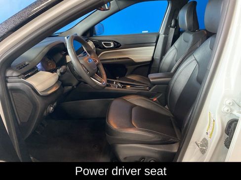 Used 2025 Jeep Compass Limited image 10