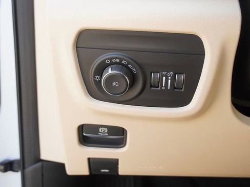 New 2025 Jeep Grand Cherokee L Limited w/ Luxury Tech Group II RWD image 23