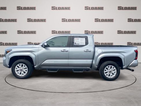 Used 2024 Toyota Tacoma SR5 AWD/4WD image 2