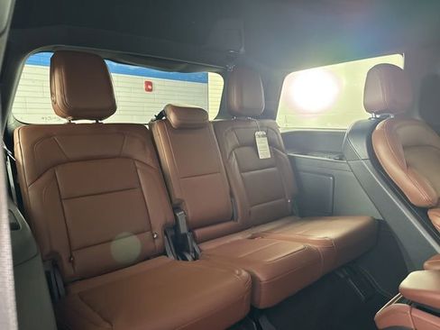 New 2025 Lincoln Navigator Reserve image 28