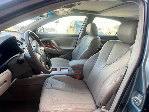 Used 2011 Toyota Camry XLE w/ XLE Extra-Value Pkg #2 FWD image 14