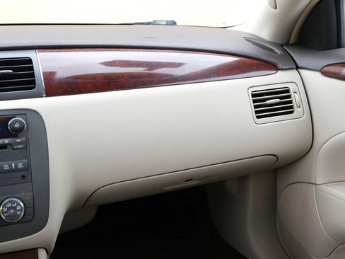 Used 2009 Buick Lucerne CXL w/ Driver Confidence Package image 26