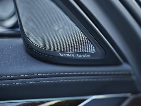 Used 2022 BMW 750i xDrive w/ Luxury Rear Seating Package image 18