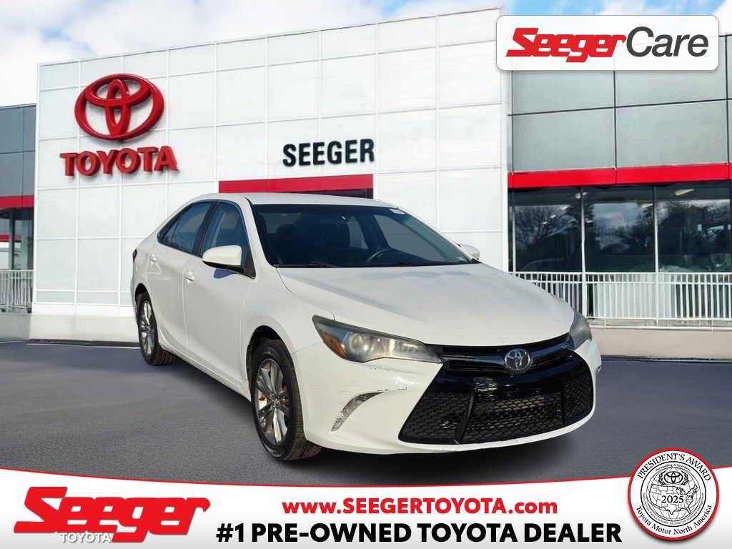Used 2015 Toyota Camry SE FWD image 1