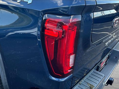 Used 2019 GMC Sierra 1500 SLT w/ SLT Premium Plus Package AWD/4WD image 24