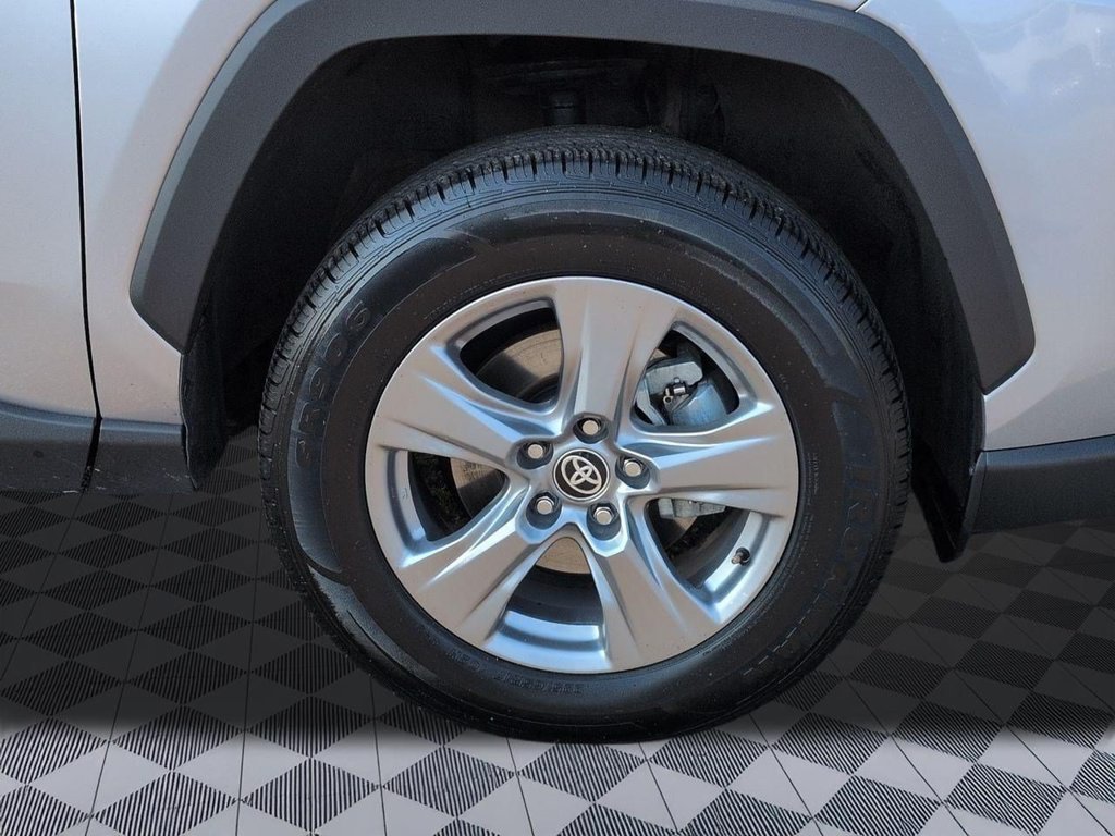 Used 2024 Toyota RAV4 LE AWD/4WD image 30