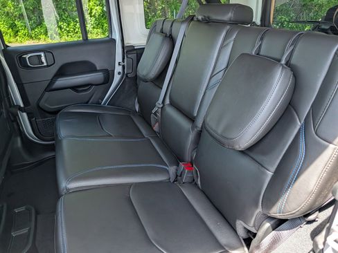 Used 2023 Jeep Wrangler Unlimited Rubicon 4xe w/ Cold Weather Group AWD/4WD image 23