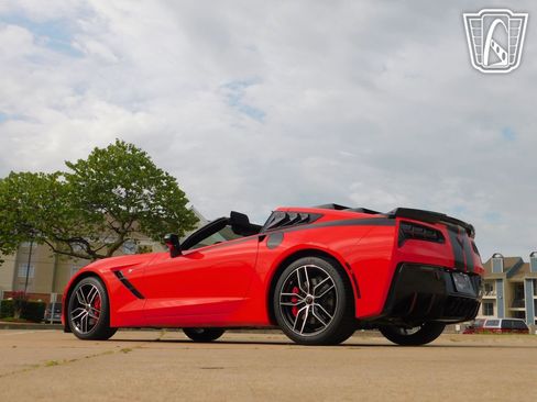 Used 2018 Chevrolet Corvette Stingray Coupe w/ 1LT image 18