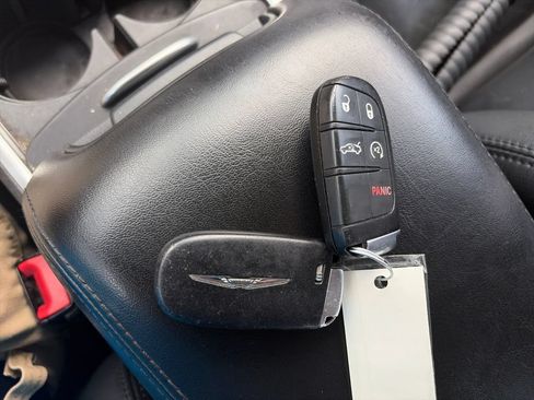 Used 2016 Chrysler 300 Limited RWD image 28