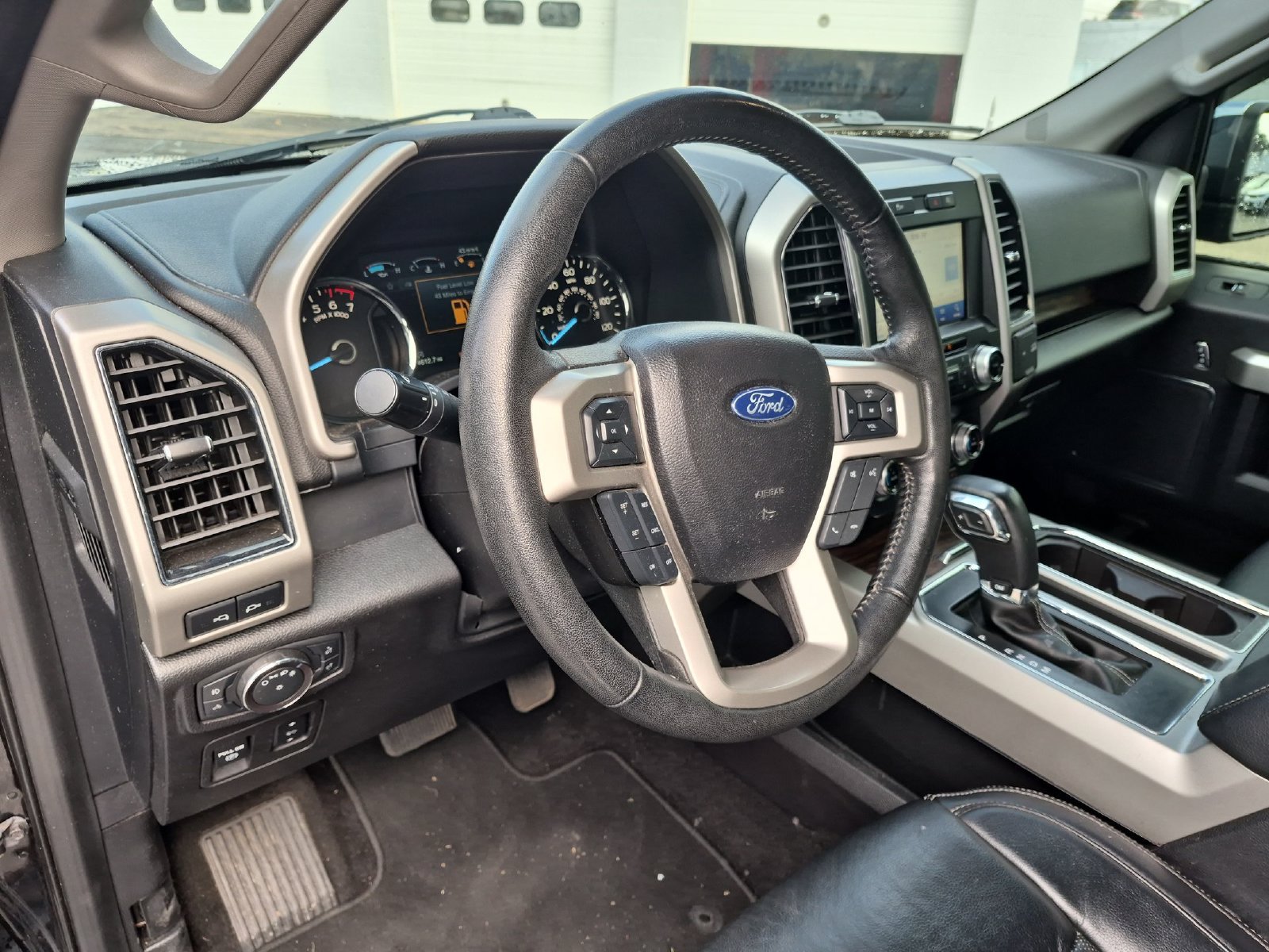 Used 2019 Ford F150 Lariat w/ Equipment Group 502A Luxury AWD/4WD image 12