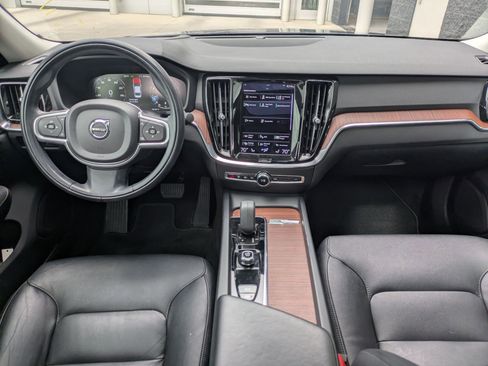 Used 2022 Volvo S60 B5 Momentum FWD image 21