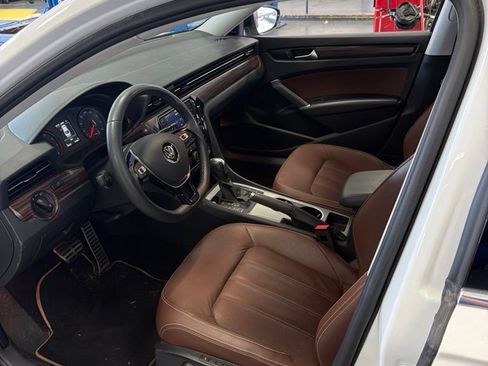 Used 2022 Volkswagen Passat 2.0T FWD image 2
