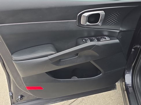Certified 2025 Kia Sorento LX image 19