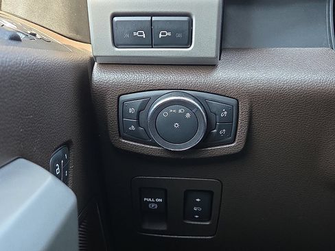 Used 2018 Ford F150 King Ranch w/ Equipment Group 601A Luxury AWD/4WD image 21
