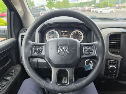 Used 2018 RAM 1500 Express AWD/4WD image 14