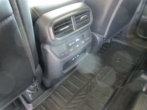 Used 2025 Honda Pilot EX-L image 18