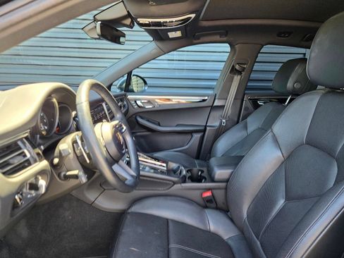 Certified 2025 Porsche Macan w/ Premium Package Plus AWD/4WD image 27