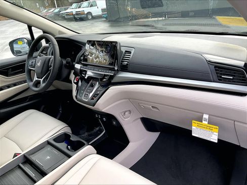 New 2026 Honda Odyssey Touring image 10