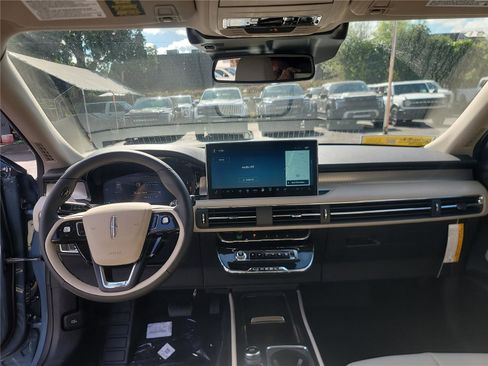 New 2026 Lincoln Corsair Premiere image 14