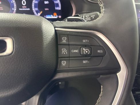 Used 2025 Jeep Grand Cherokee Laredo X w/ Luxury Tech Group I RWD image 34
