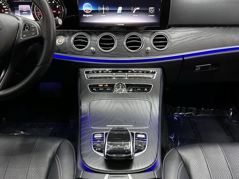 Used 2018 Mercedes-Benz E 300 4MATIC image 25
