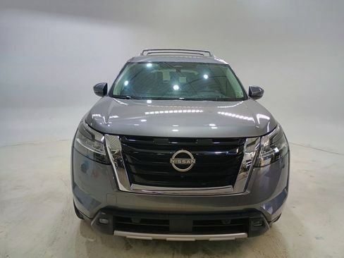 Used 2023 Nissan Pathfinder Platinum image 2