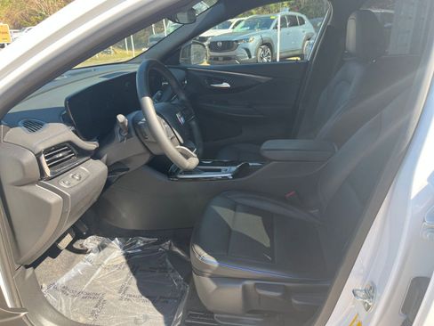 Used 2025 Buick Envista Sport Touring image 24
