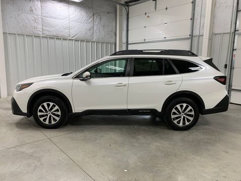 Used 2022 Subaru Outback Premium AWD/4WD image 4