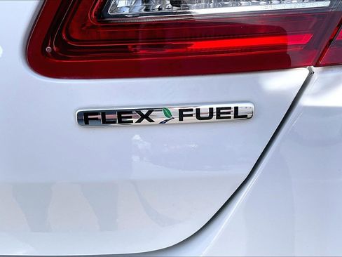 Used 2015 Ford Taurus SE image 28