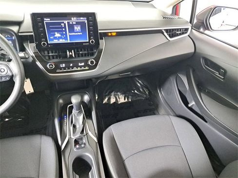 Used 2022 Toyota Corolla LE image 17